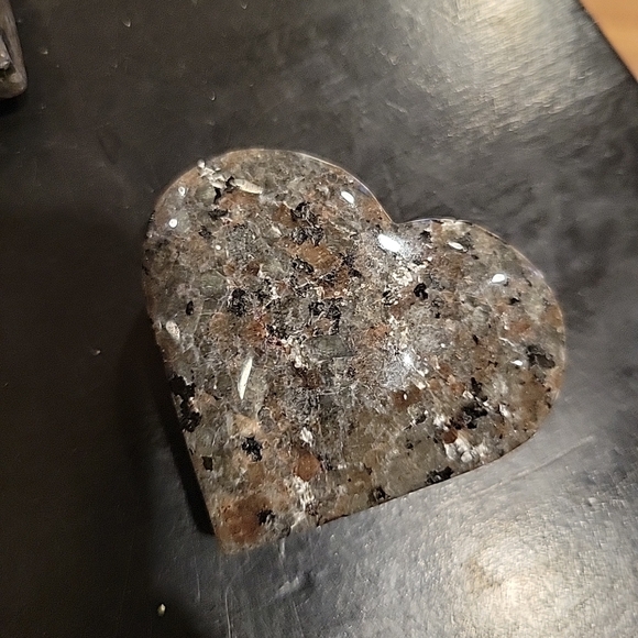 Heart-Shaped Yooperlite UV Reactive - Picture 3 of 5